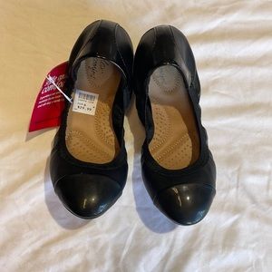 Dexflex comfort black ballet flats NWT